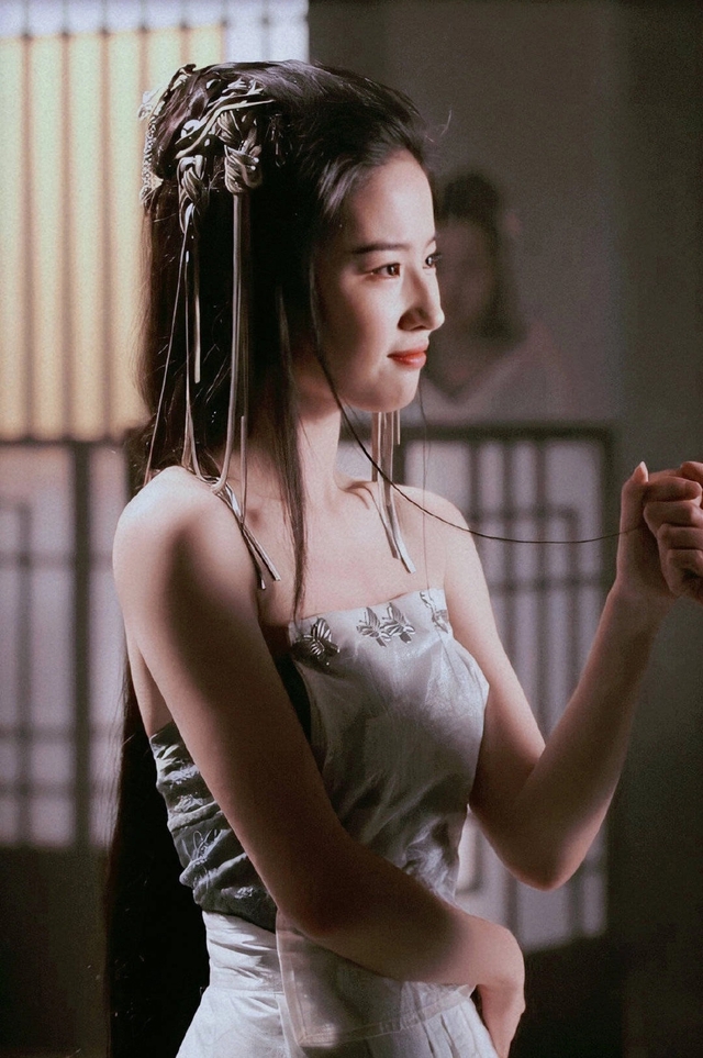 Lưu Diệc Phi vai Ngu Cơ