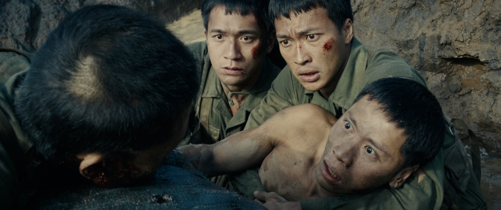 Hai thế hệ diễn viên trong phim Mưa Đỏ