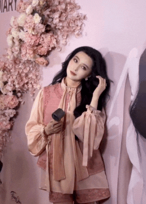 Fan hâm mộ vây kín Phạm Bằng Bang