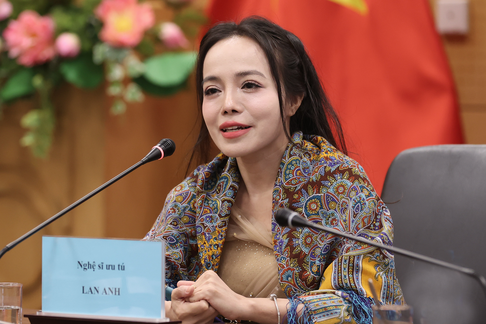 NSƯT Lan Anh biểu diễn