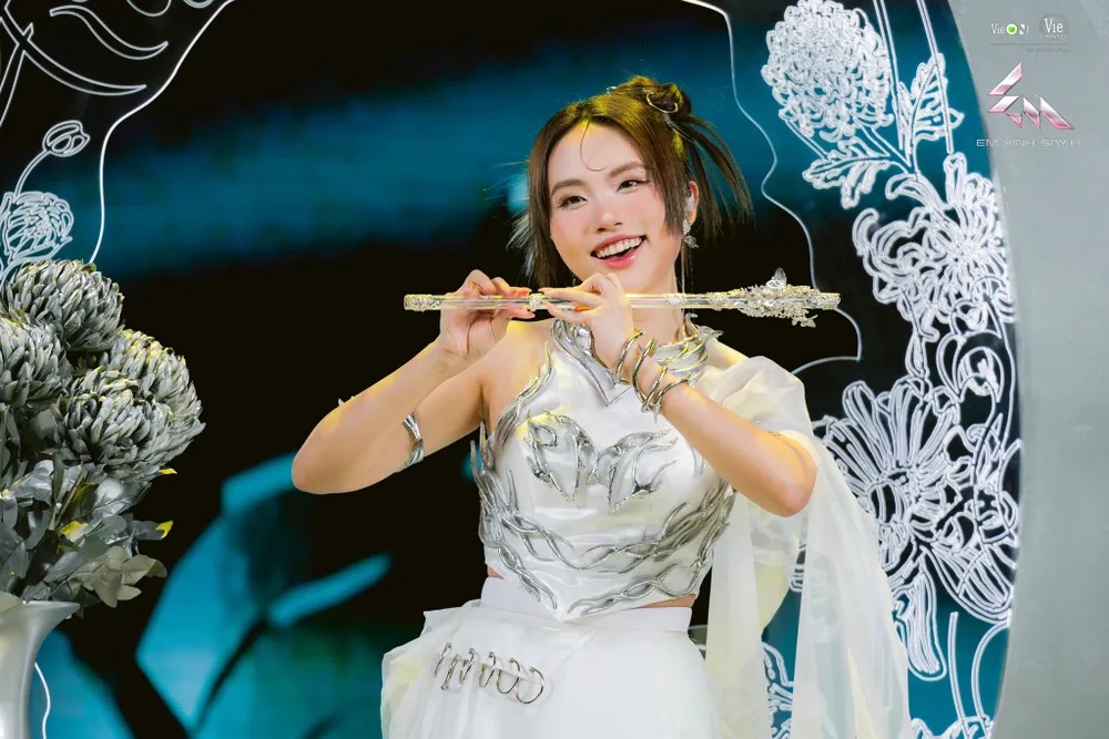 Người hâm mộ ủng hộ quan điểm tự tin của Phương Mỹ Chi
