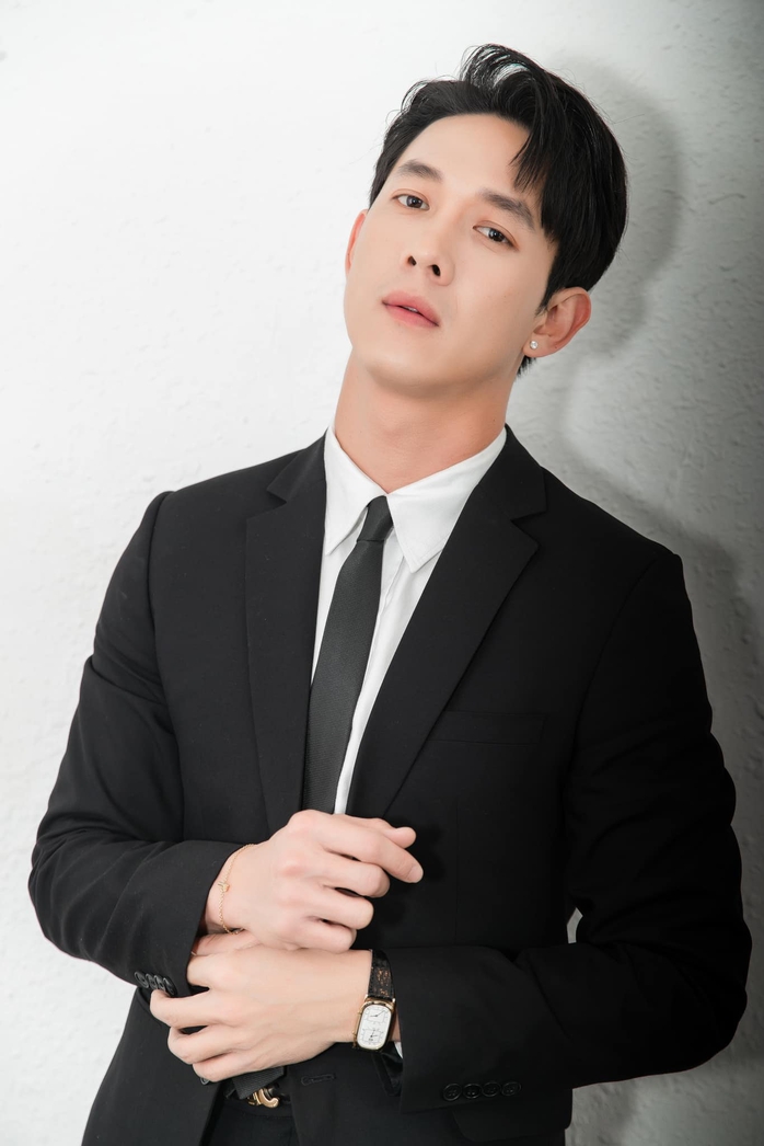 Song Luân giữ kín chuyện tình cảm sau chia tay