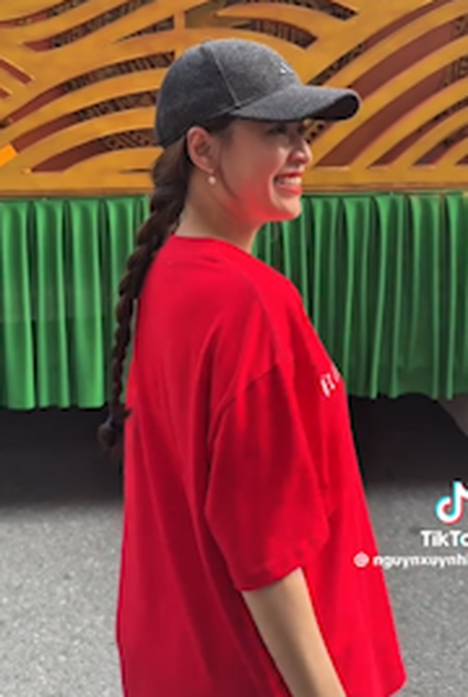 Visual rạng rỡ của Hoàng Thuỳ Linh