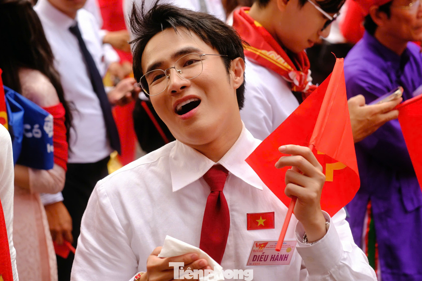Diễn viên Huỳnh Lập trêu đùa người hâm mộ
