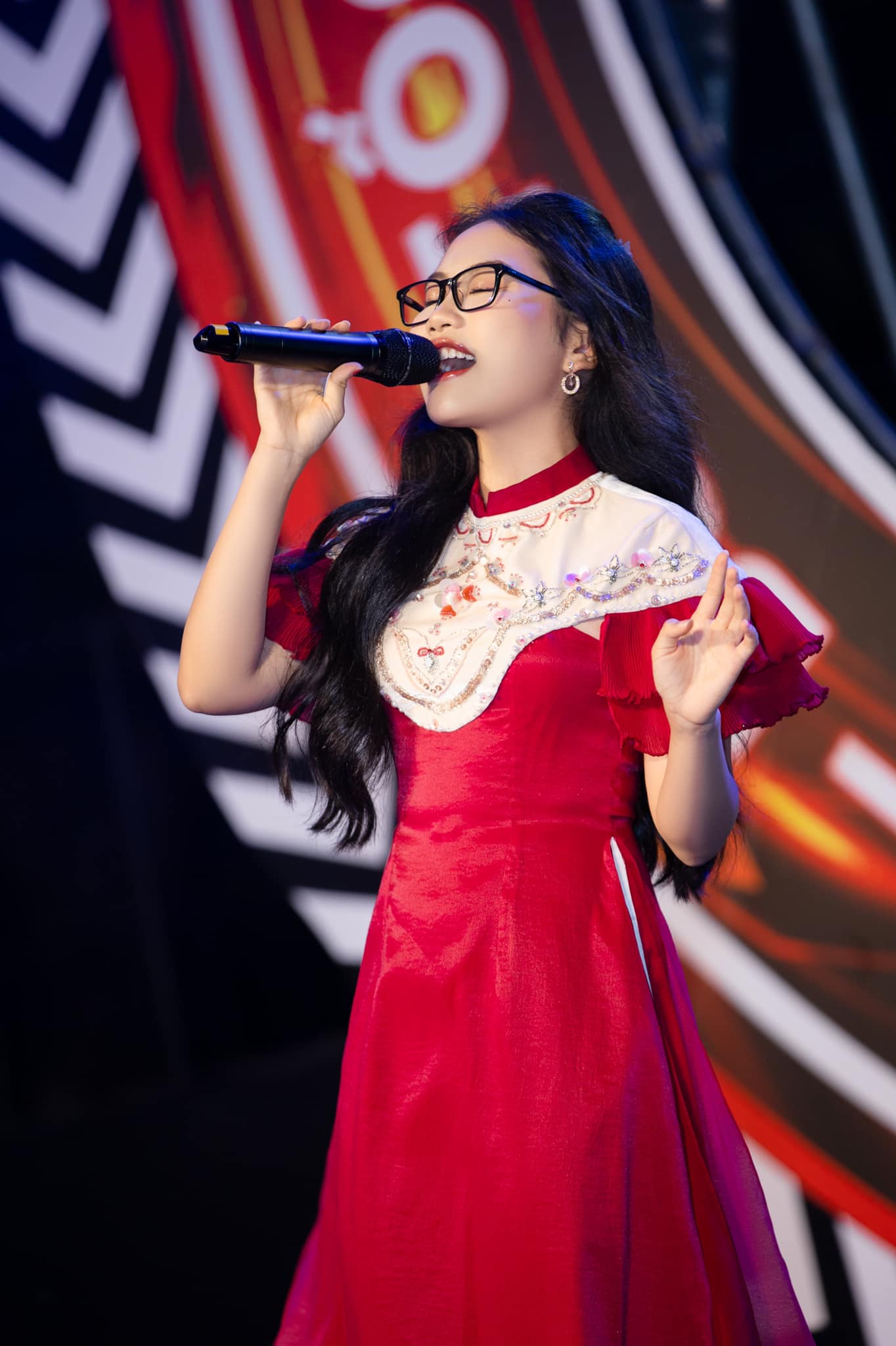 Phương Mỹ Chi thuở nhỏ trên sân khấu