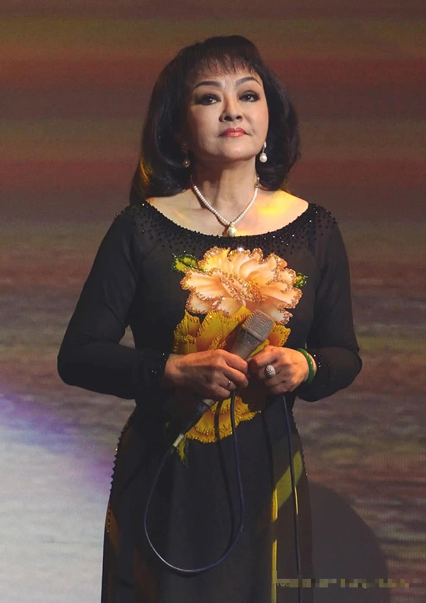 Nữ ca sĩ Hương Lan