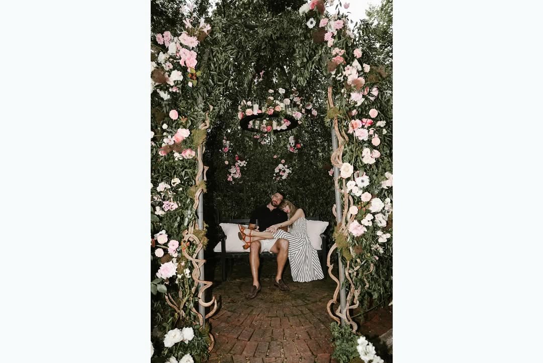 Taylor Swift rạng rỡ sau khi nhận lời cầu hôn