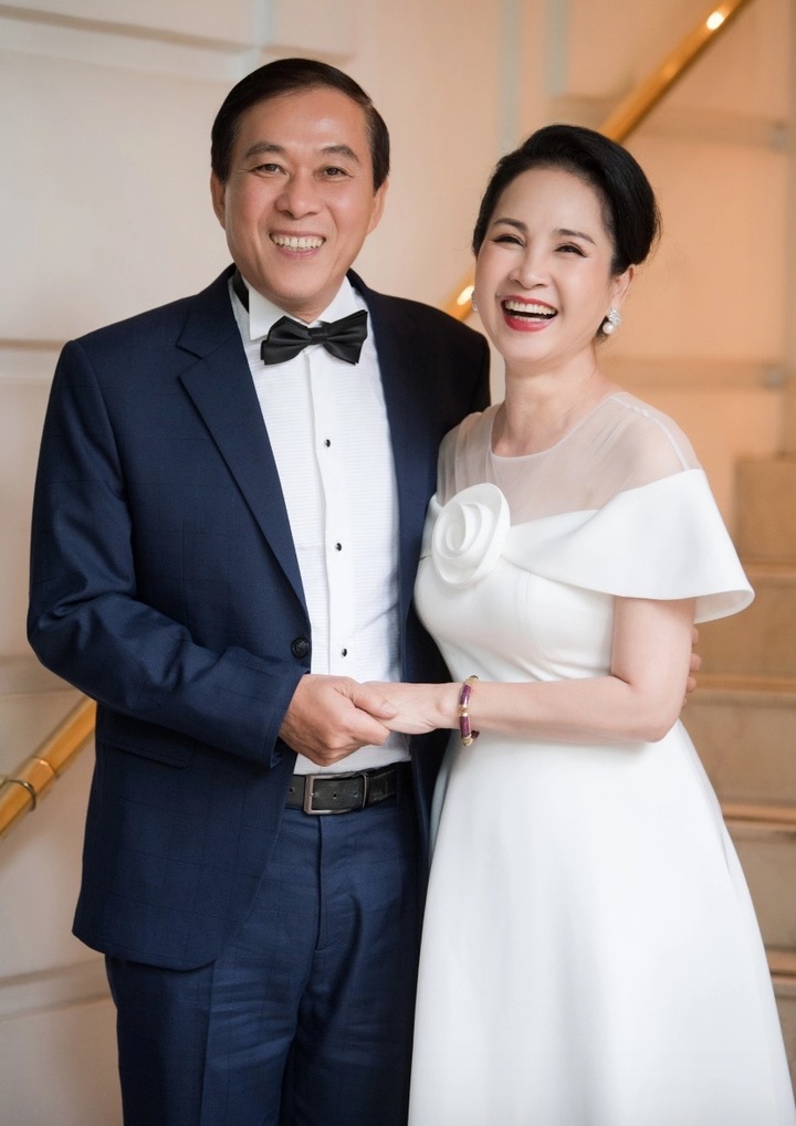 Vợ chồng nghệ sĩ hạnh phúc