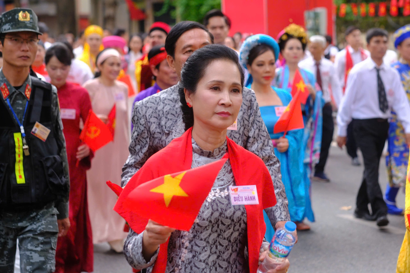 NSND Lan Hương cùng đoàn nghệ sĩ