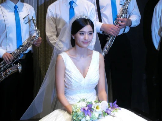 Mỹ nhân sớm rời showbiz hào nhoáng