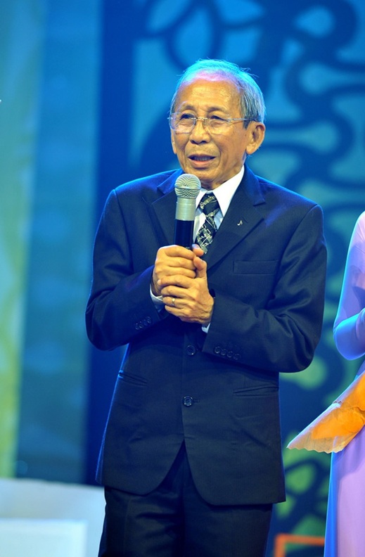 Ảnh chân dung cố nhạc sĩ Nguyễn Ánh 9
