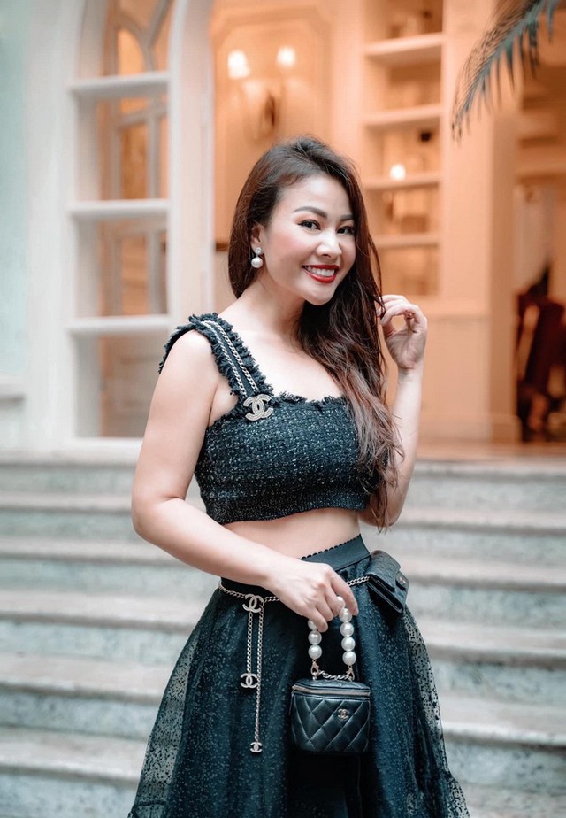 Kim Xuyến khoe sắc vóc quyến rũ sau sinh
