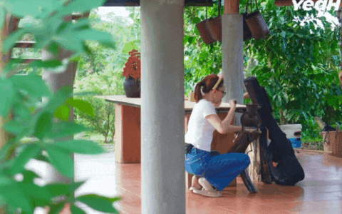 Tóc Tiên xay và pha cafe cho dàn cast sau khi thức dậy có thể dùng