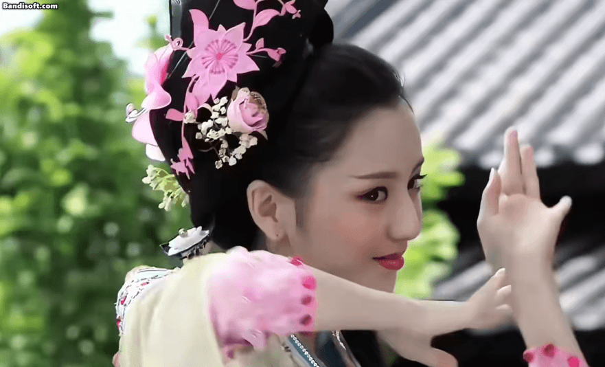 Đồng Lệ Á múa trên trống