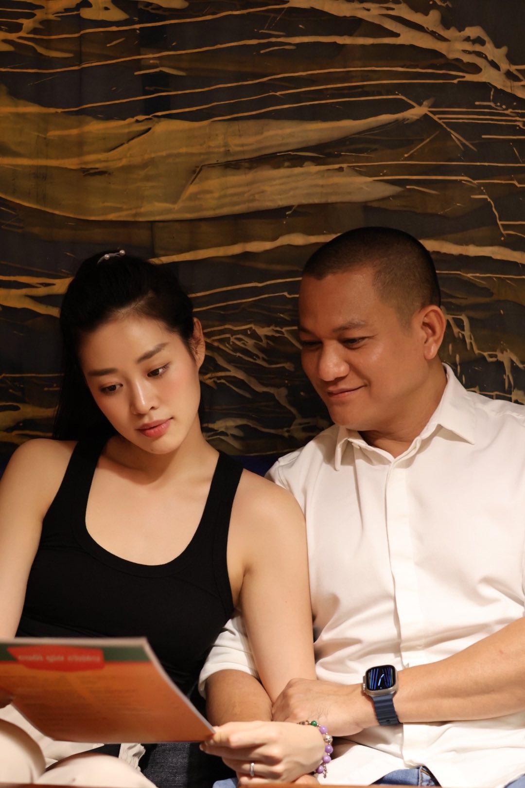 Hình ảnh ông xã Khánh Vân tại sự kiện