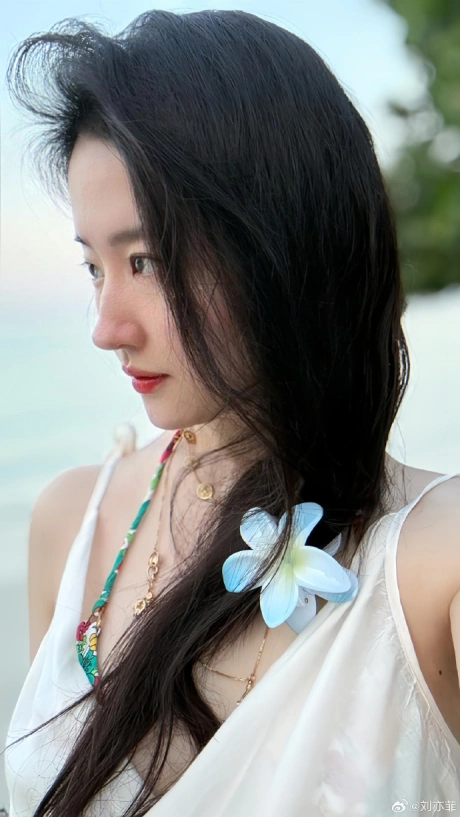 Lưu Diệc Phi thích dùng đồ đơn giản không phô trương