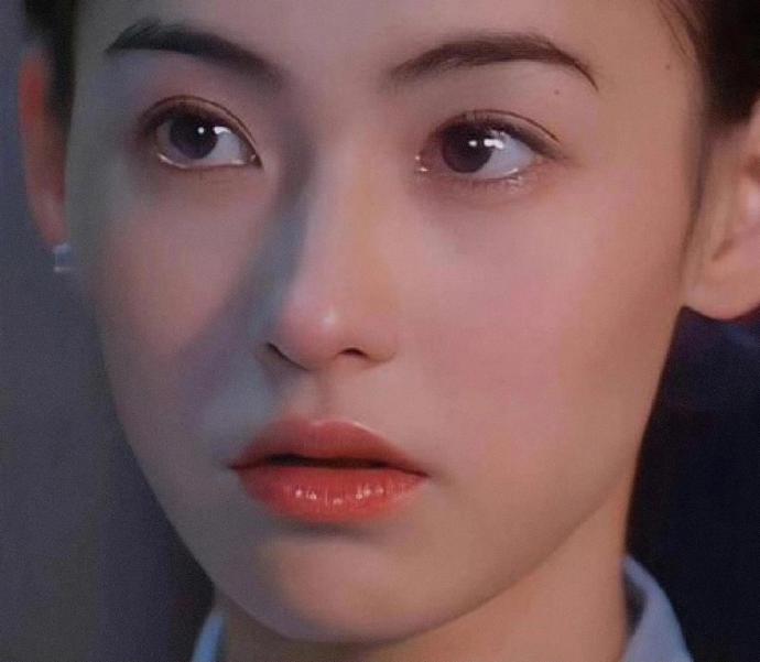 Nhan sắc thuở xuân sắc như ánh trăng sáng trong lòng người hâm mộ