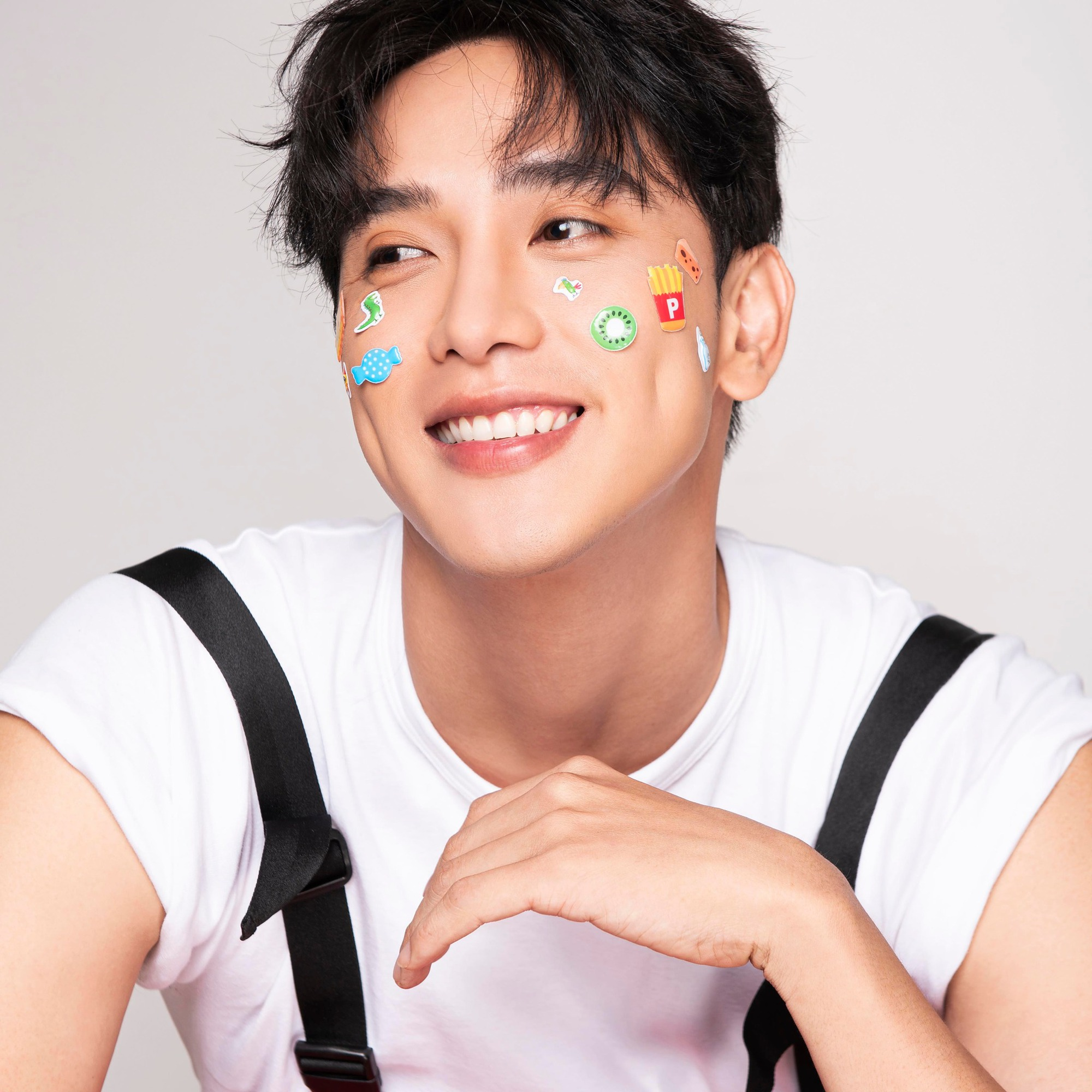 Gương mặt góc cạnh cùng nụ cười của Thuận Nguyễn