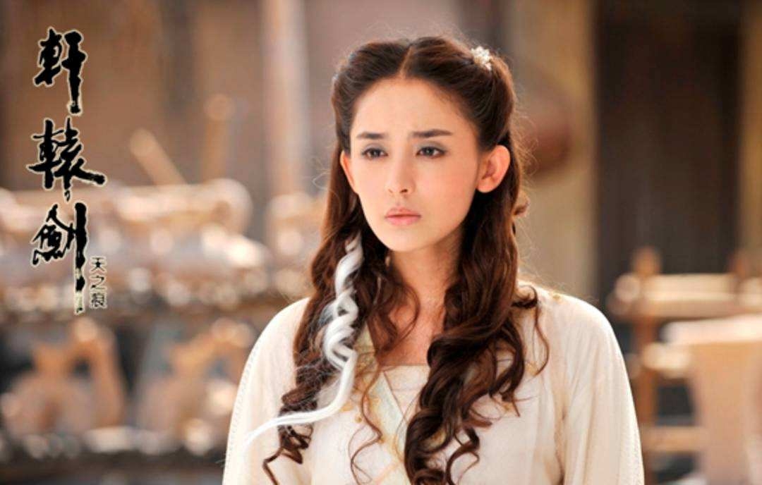 Ai đứng cùng mỹ nhân này cũng thành tàng hình hết: Đẹp nhất trần đời hiếm người bì nổi, 360 độ góc nào cũng phong thần- Ảnh 6. Cổ Lực Na Trát với vai Tiểu Tuyết trong Hiên Viên Kiếm Thiên Chi Ngân.