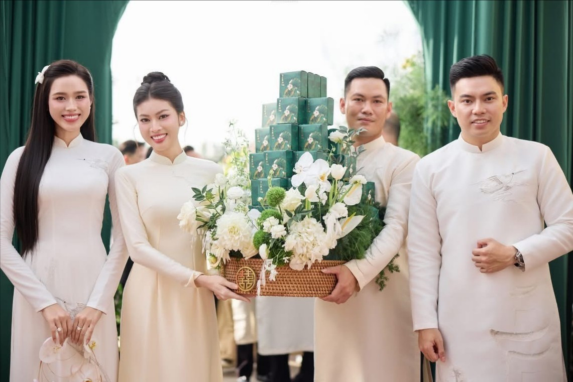 Hoa hậu Thanh Thủy làm phù dâu cho Đỗ Thị Hà