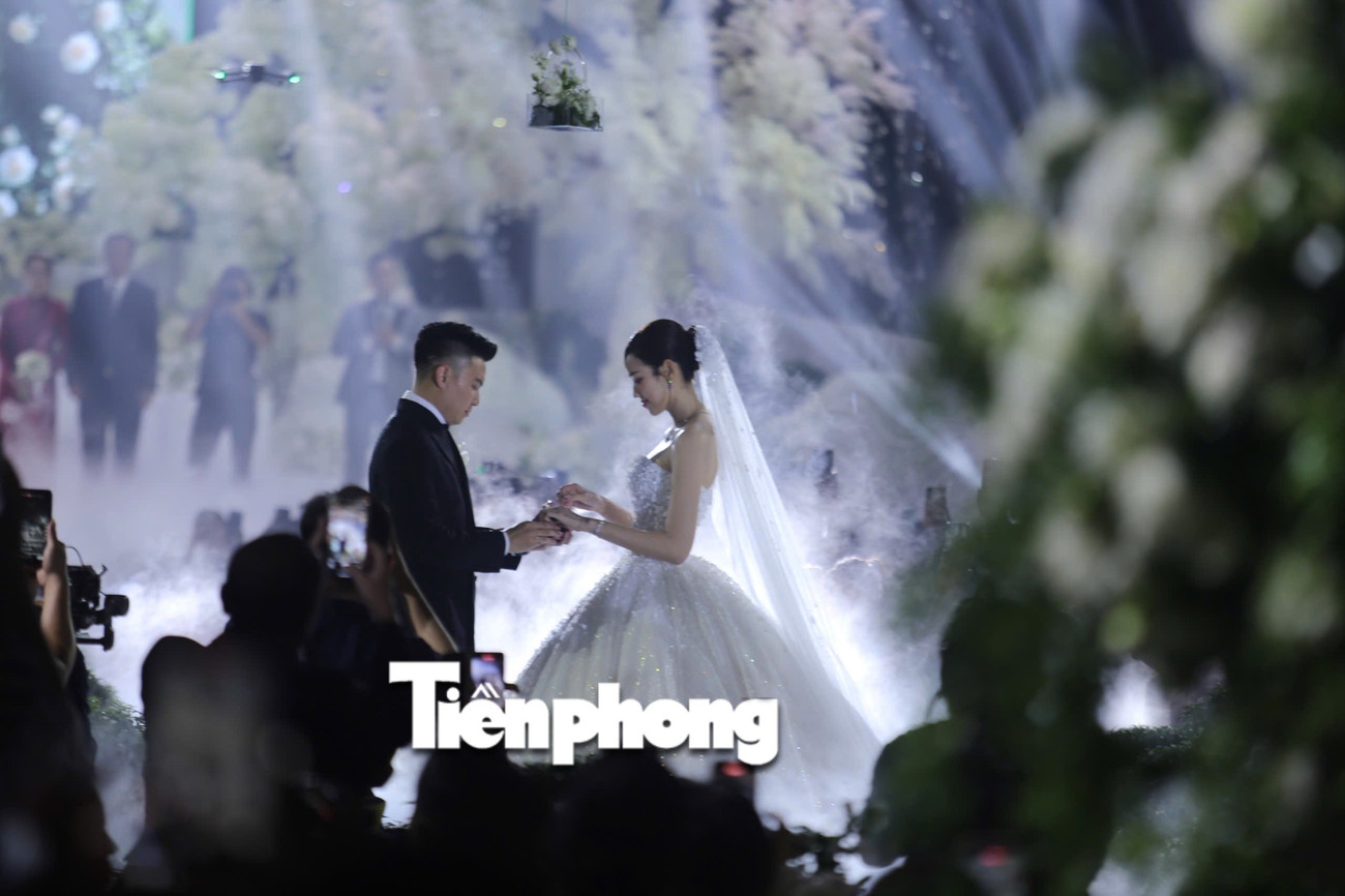 Doanh nhân Viết Vương thề nguyện nắm tay Đỗ Thị Hà đến hết cuộc đời- Ảnh 3. Lễ cưới truyền thống của Đỗ Thị Hà và Viết Vương