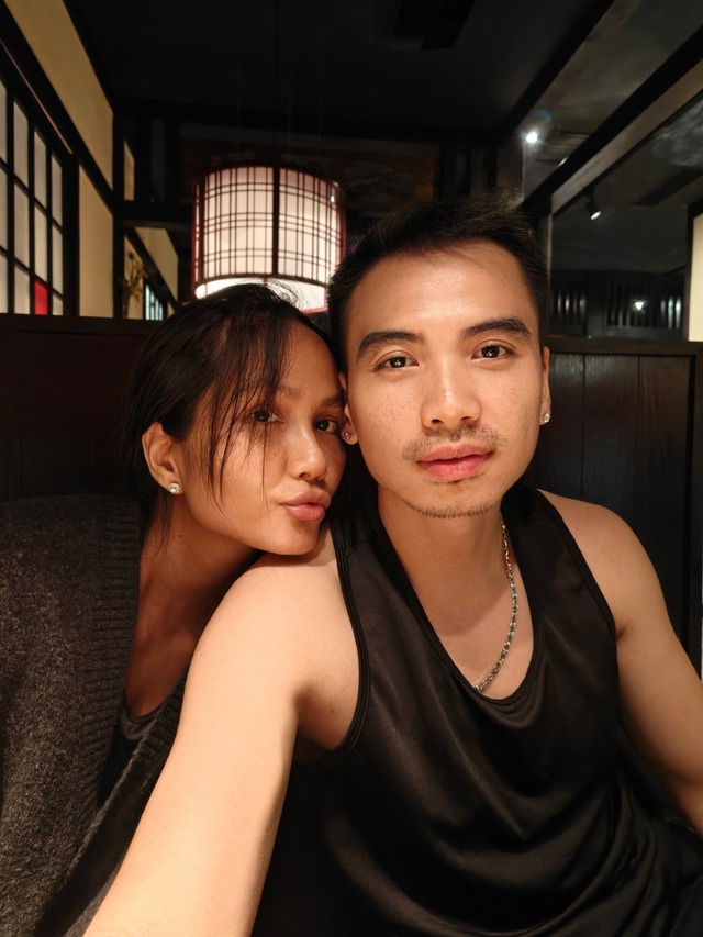 Hoa hậu H'Hen Niê sau khi bị biến dạng mặt - Ảnh 3. H'Hen Niê đi hẹn hò cùng ông xã sau thời gian điều trị