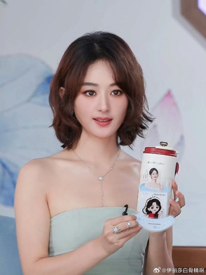 Triệu Lệ Dĩnh im lặng, tham gia livestream bán hàng
