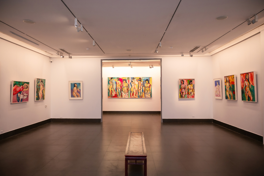 Không gian triển lãm tranh của họa sĩ Đỗ Sơn