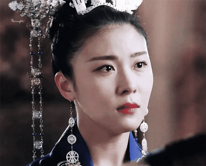 Ha Ji Won thể hiện quyền lực qua ánh mắt