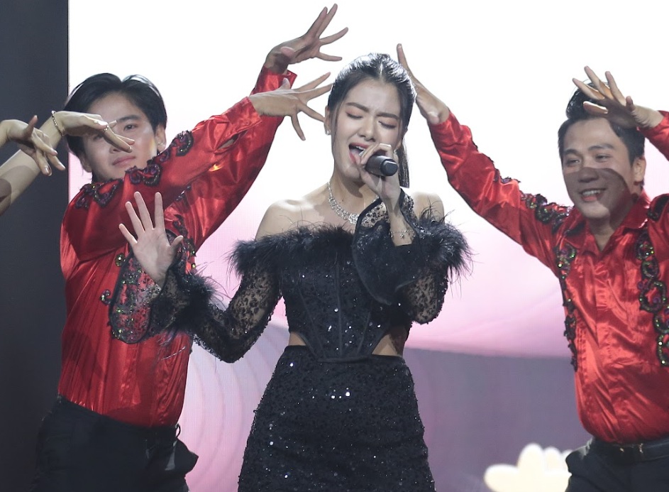 Thí sinh Lệ Quyên trong đêm thi