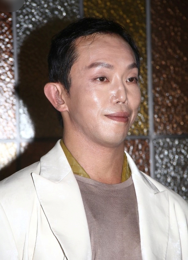 Hình ảnh trước và sau phẫu thuật của Trần Bách Hy Sao nam trải qua nhiều ca thẩm mỹ để lấy lại diện mạo