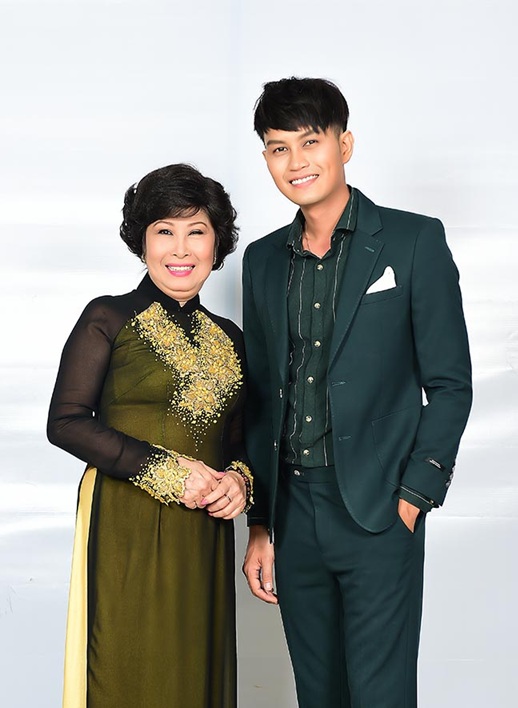 Tống Hạo Nhiên và mẹ Tống Hạo Nhiên cùng mẹ NSƯT Kim Phương