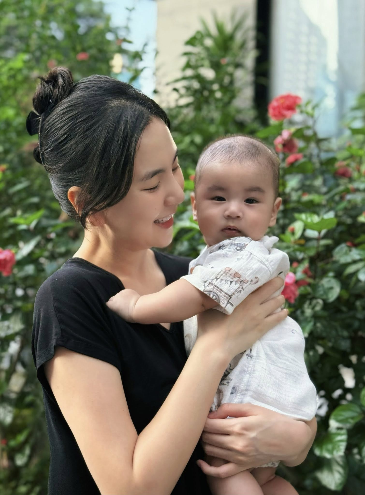 Niềm vui làm mẹ của MC Mai Ngọc
