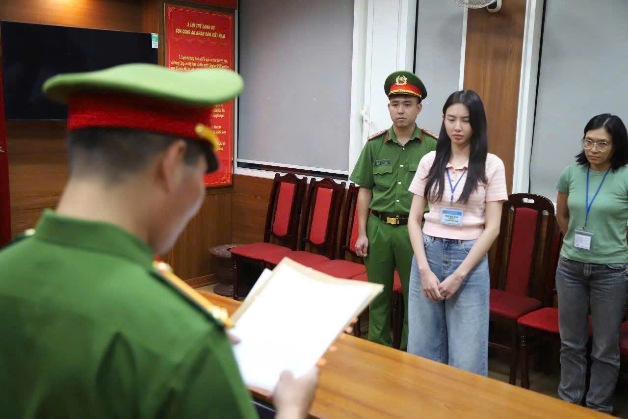 Hoa hậu Nguyễn Thúc Thùy Tiên bị khởi tố tội Lừa dối khách hàng