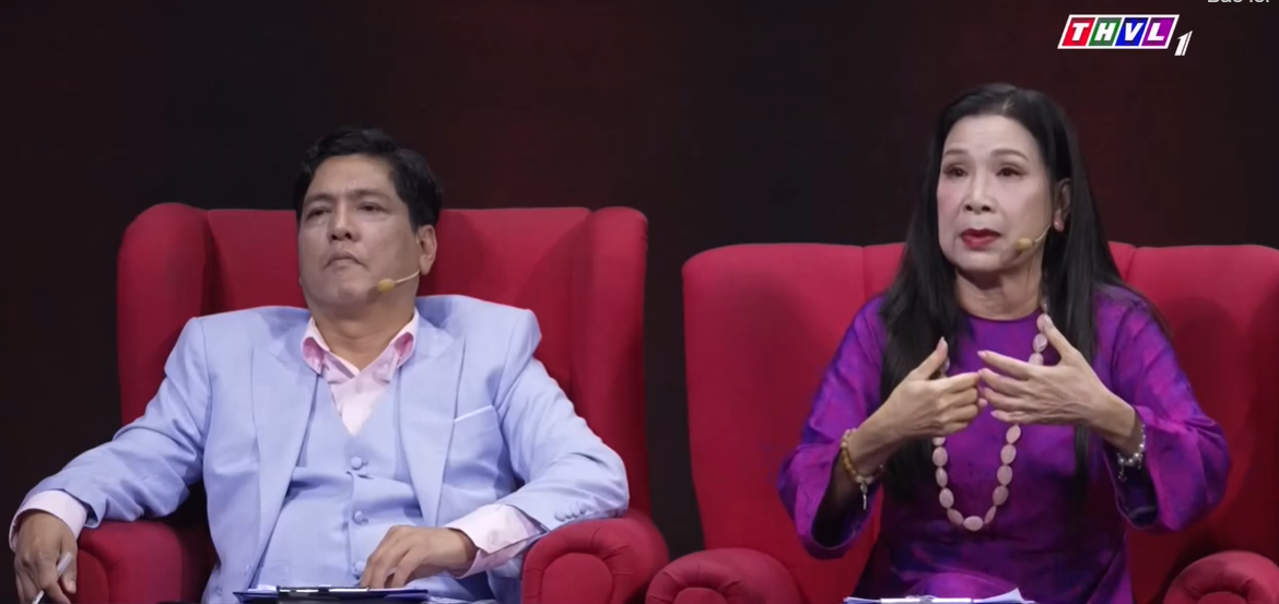 Bộ đôi Minh Huy và Anh Thư trên sân khấu Minh Huy và Anh Thư biểu diễn tiết mục tìm lại tình yêu