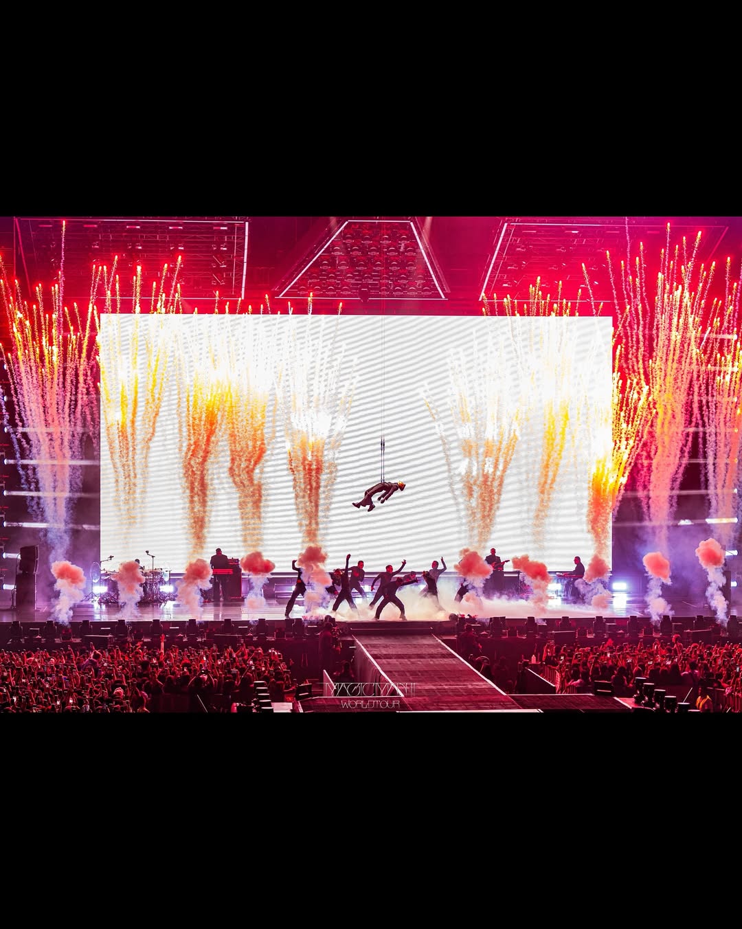 Hiệu ứng sân khấu trong concert MAGICMAN 2
