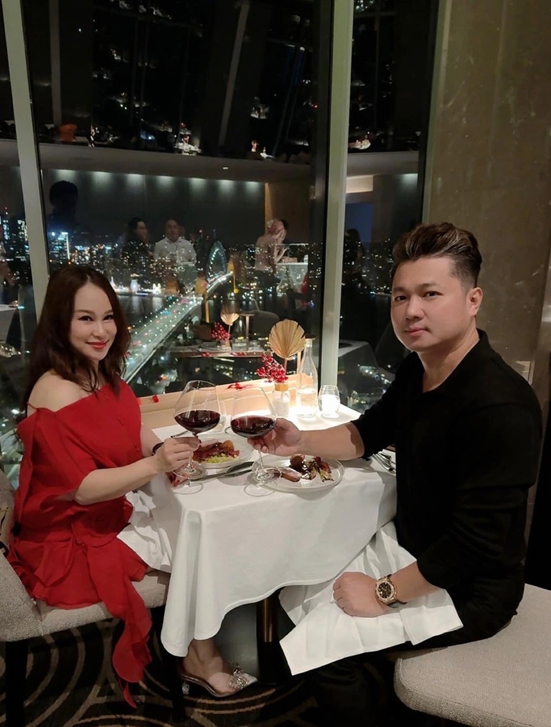 Nam ca sĩ sở hữu khách sạn 50 phòng TP.HCM: “Tôi không cần là kim cương”- Ảnh 2. Lâm Vũ và vợ