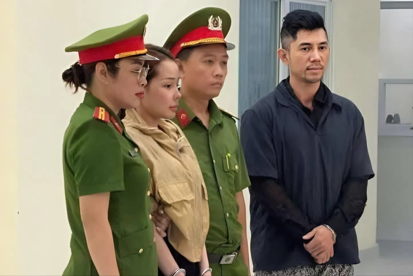 Ngân 98 và Lương Bằng Quang tại Cơ quan công an TPHCM Lương Bằng Quang và Ngân 98 tại cơ quan công an