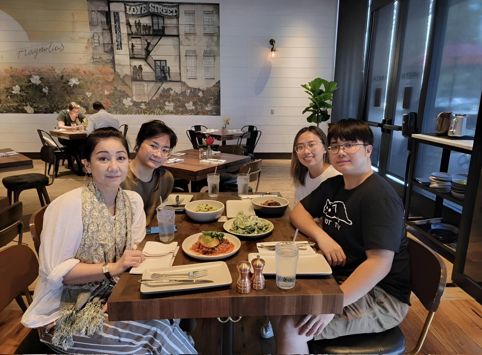 Ảnh gia đình Thanh Thanh Tâm bên các con