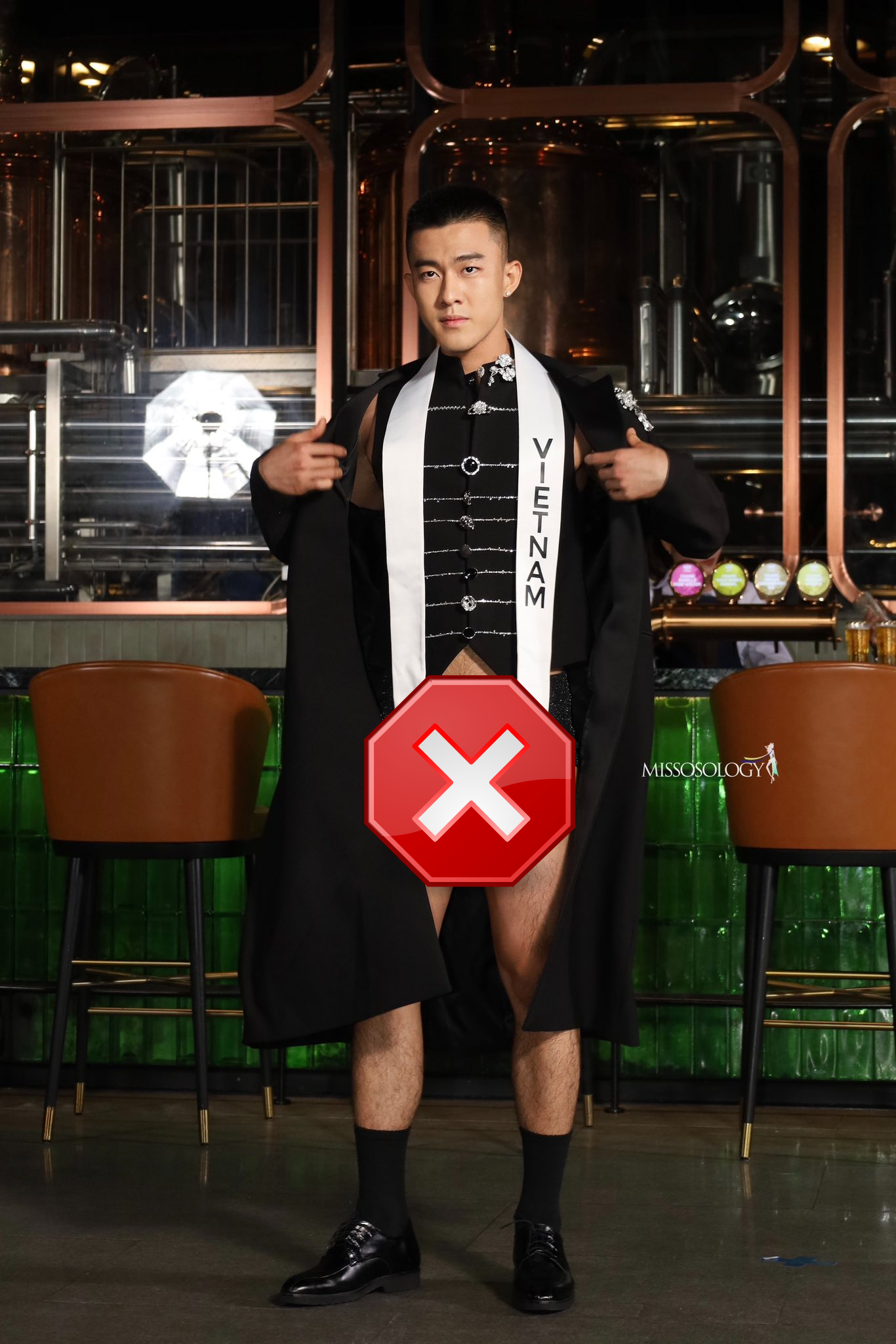 Trang phục gây phản cảm của Công Vinh tại Mr International 2025 Công Vinh nhập viện cấp cứu- Ảnh 6.