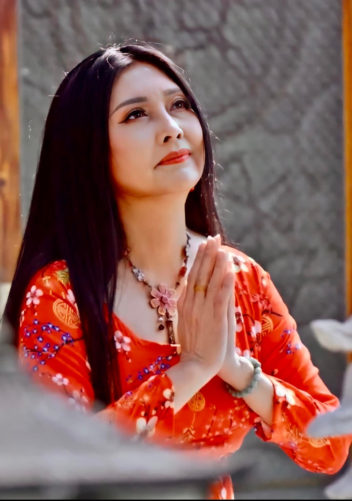 Nữ ca sĩ cực khổ xứ người, ngày làm 10 tiếng, ngủ 3 tiếng: 'Hãy cho tôi được sung sướng'- Ảnh 2. Họa Mi trên sân khấu Việt Nam