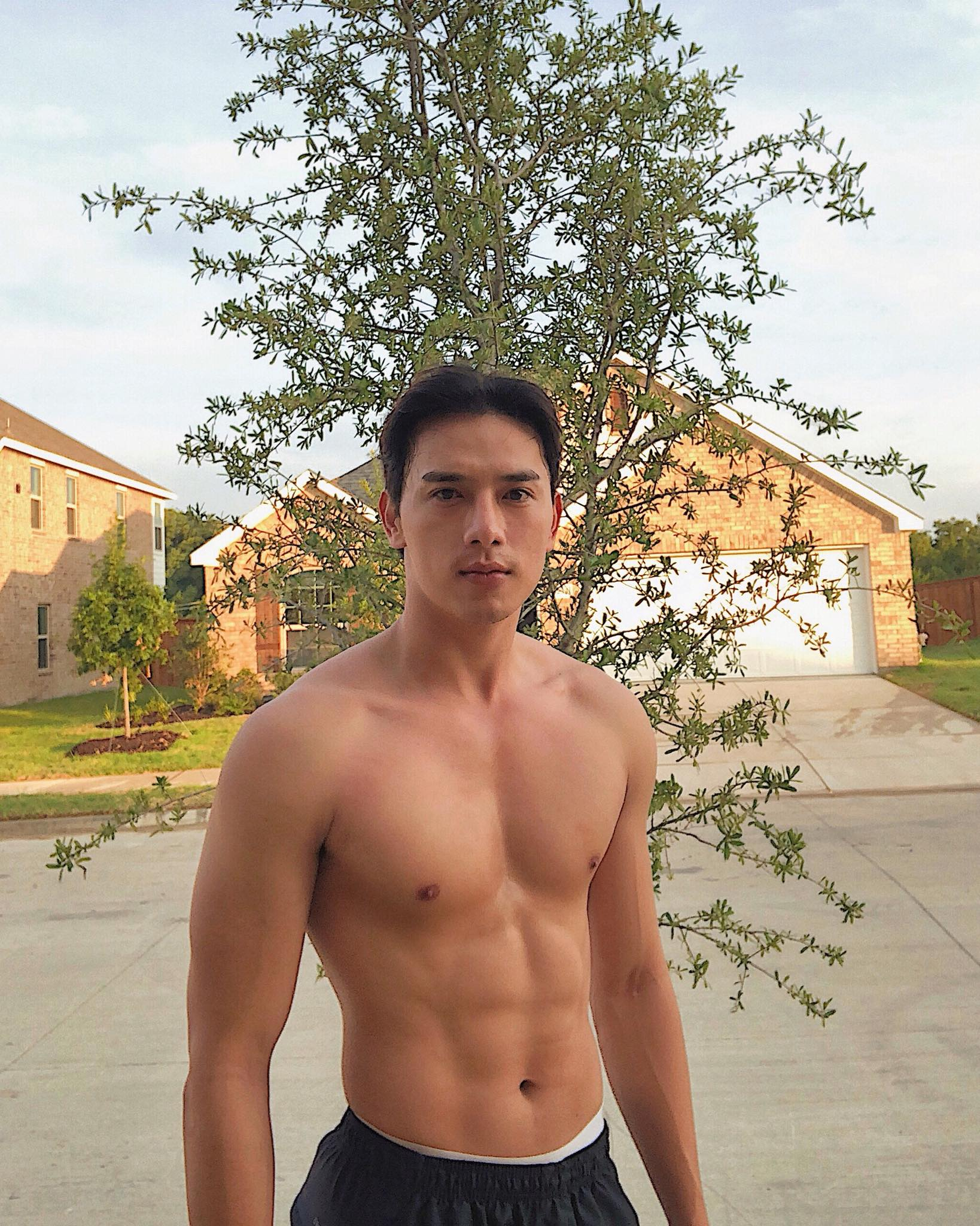 Body đẹp như siêu mẫu của Thuận Nguyễn