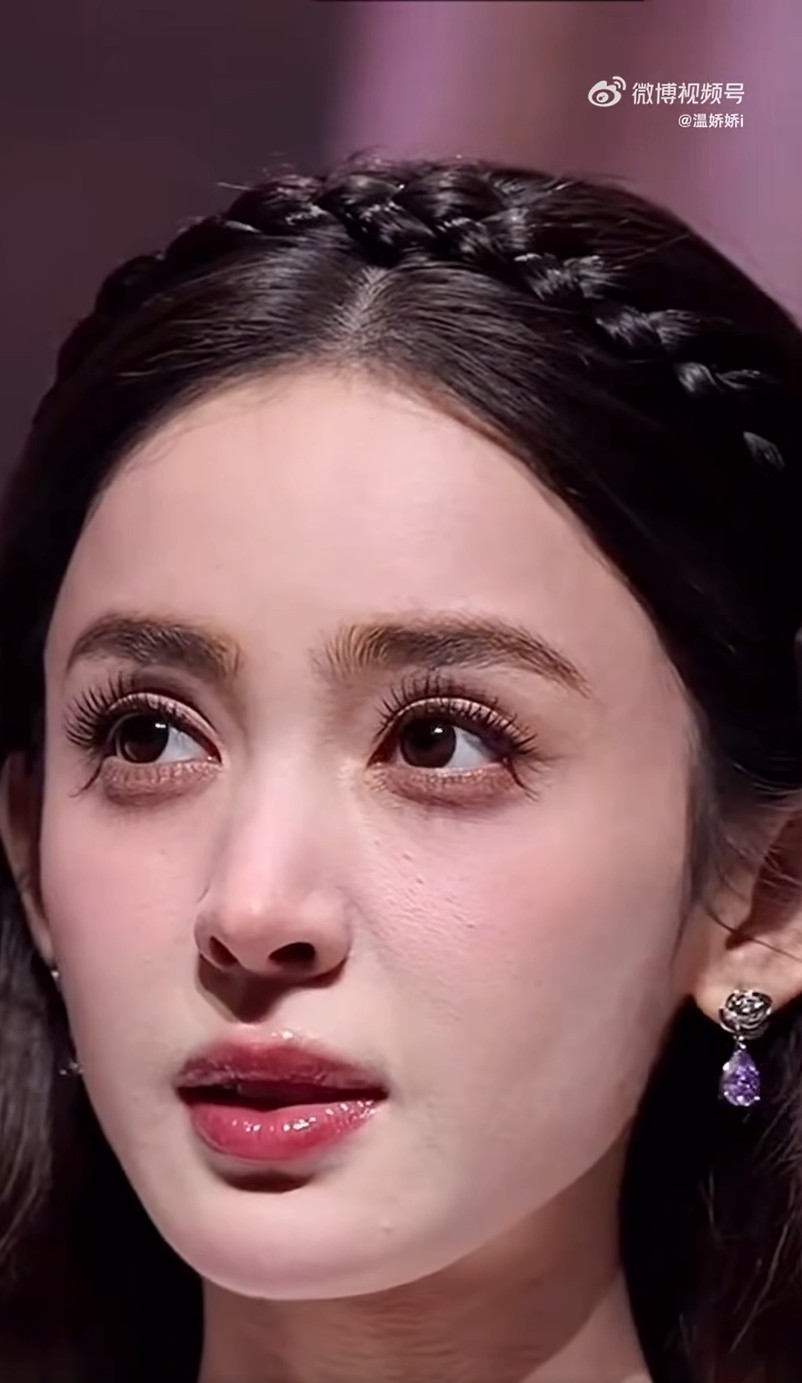 Ai đứng cùng mỹ nhân này cũng thành tàng hình hết: Đẹp nhất trần đời hiếm người bì nổi, 360 độ góc nào cũng phong thần- Ảnh 1. Cận cảnh nhan sắc đẹp đỉnh cao của Cổ Lực Na Trát.