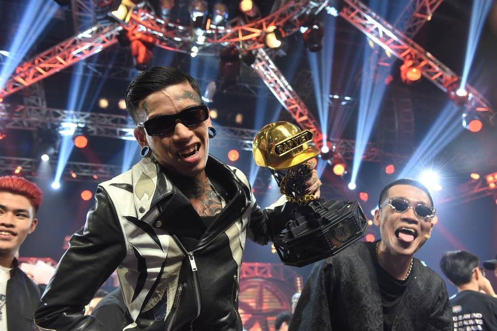 Dế Choắt bước lên ngôi vị Quán quân Rap Việt mùa 1