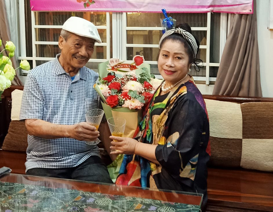 Hai vợ chồng NSND Trần Hiếu