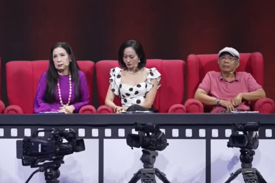 Kim Xuân, Hạnh Thúy và Trung Dân Ba nghệ sĩ ngồi ghế giám khảo chương trình