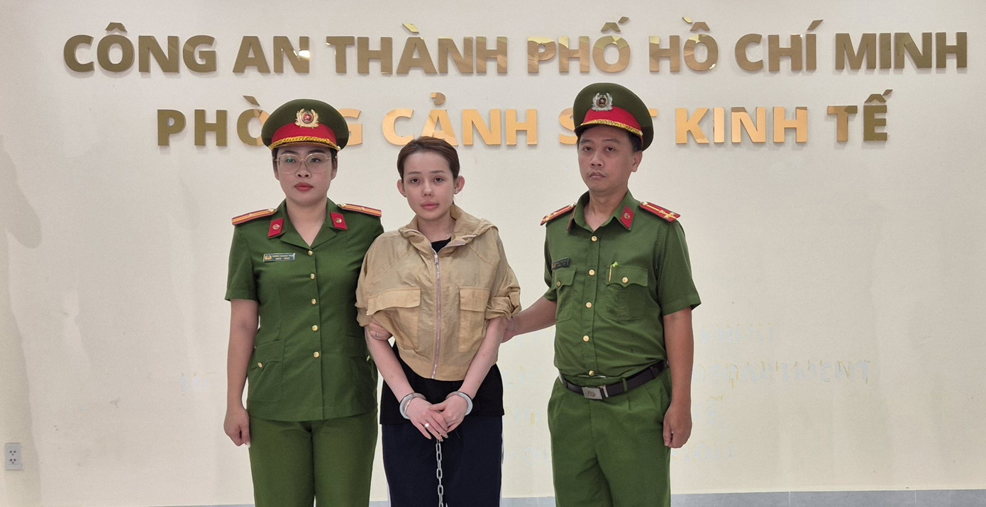 Ngân 98 bị khởi tố, bắt tạm giam