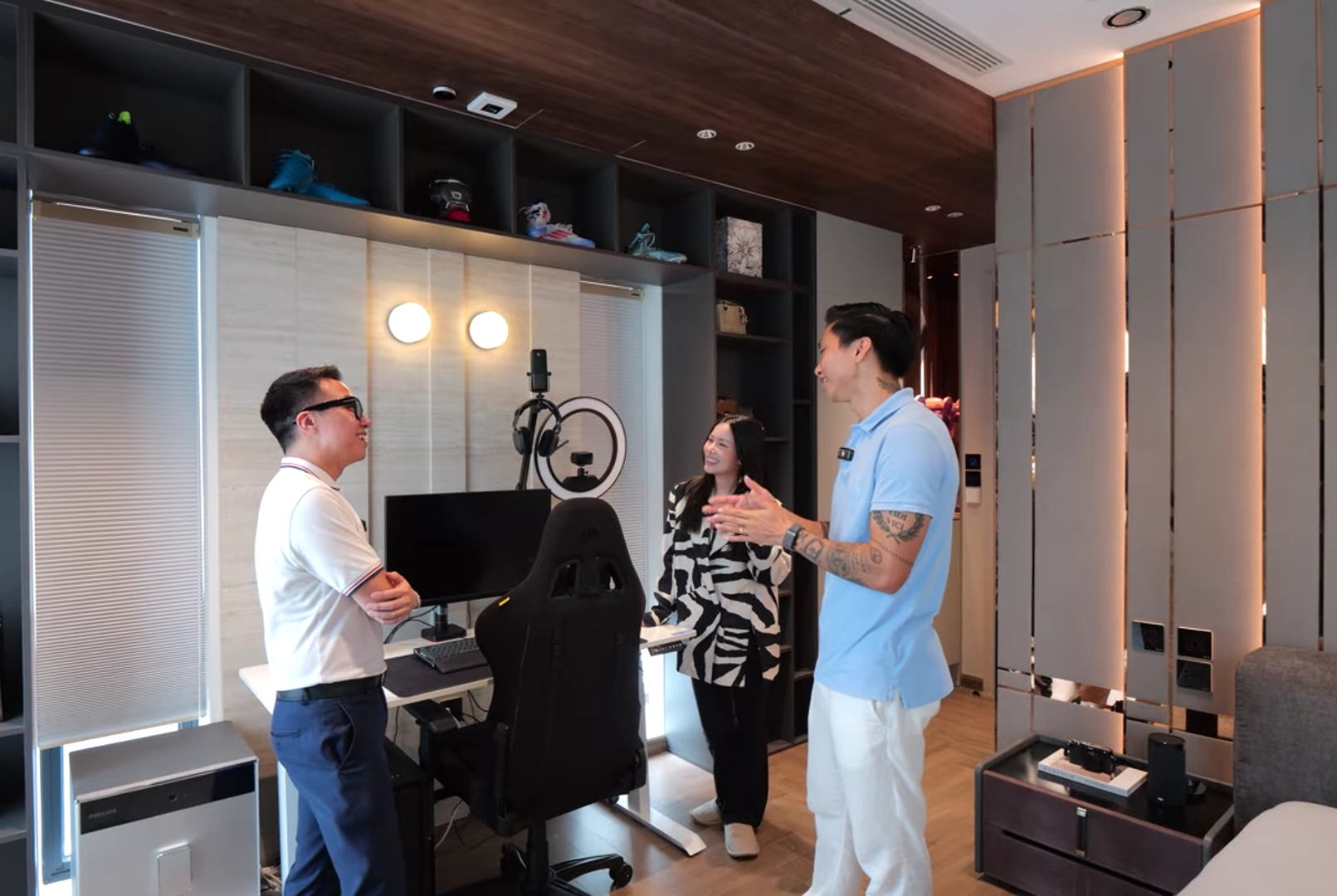 Phòng ngủ ở biệt thự 2 mặt tiền 40 tỷ của vợ chồng Đoàn Văn Hậu, phải quét vân tay mới vào được- Ảnh 2. Phòng ngủ master hiện đại