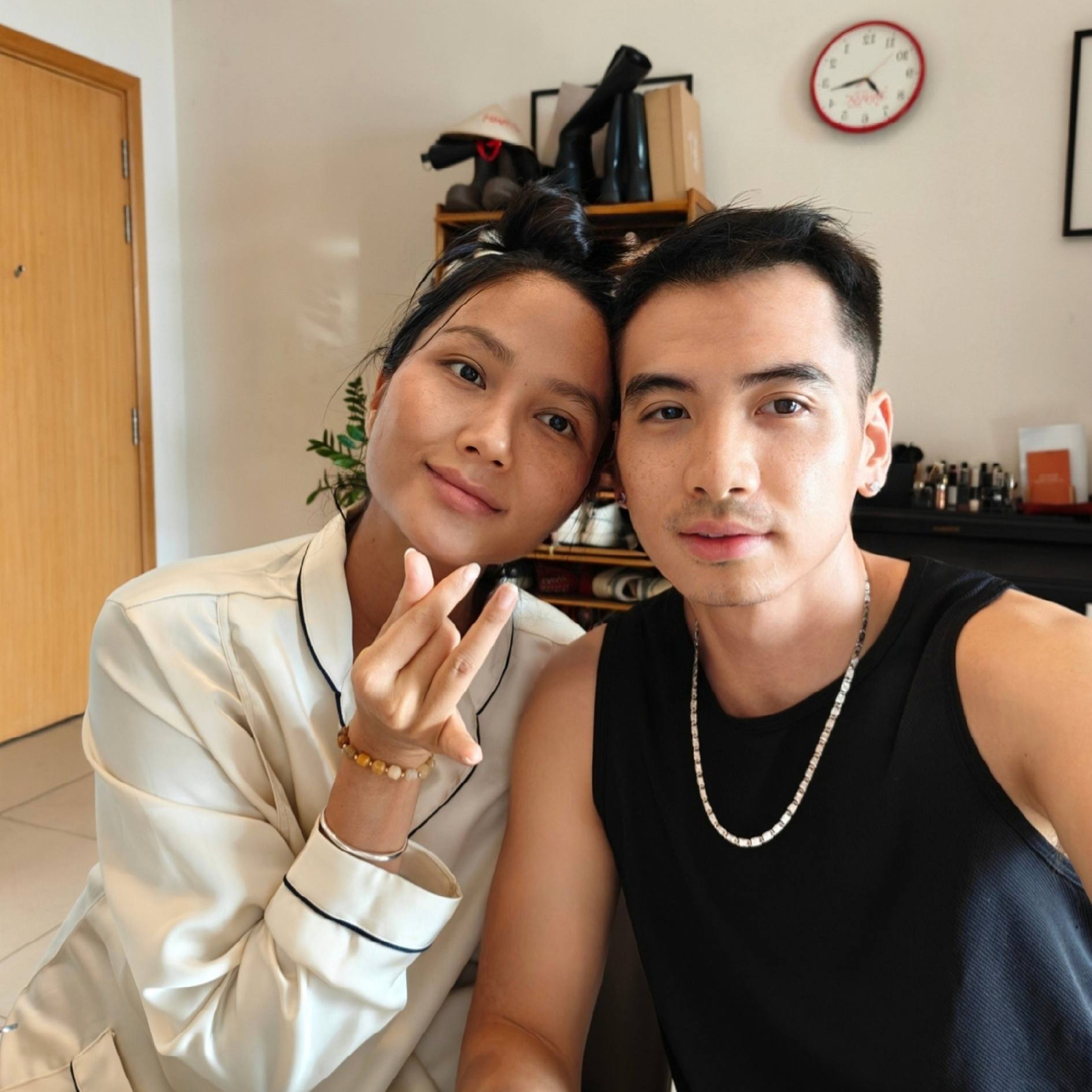 Vợ chồng H'Hen Niê mất điểm trong mắt công chúng