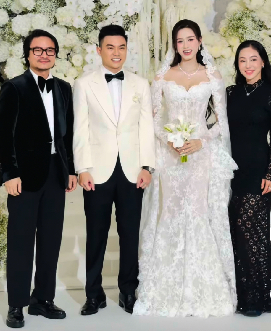 Vợ chồng bà Phạm Kim Dung và đạo diễn Hoàng Nhật Nam tại tiệc cưới